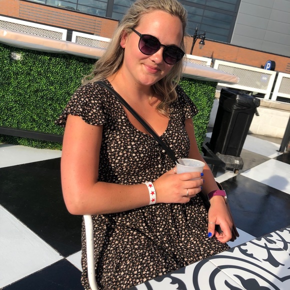 Meet your Posher, Sarah - Picture 3 of 4